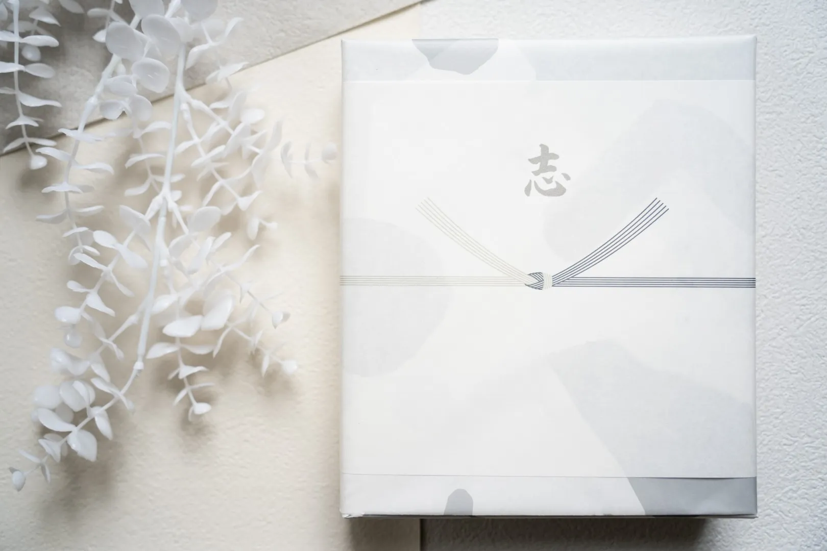 法事のお返しで人気ランキング上位の引き出物をご紹介｜のしや相場も解説