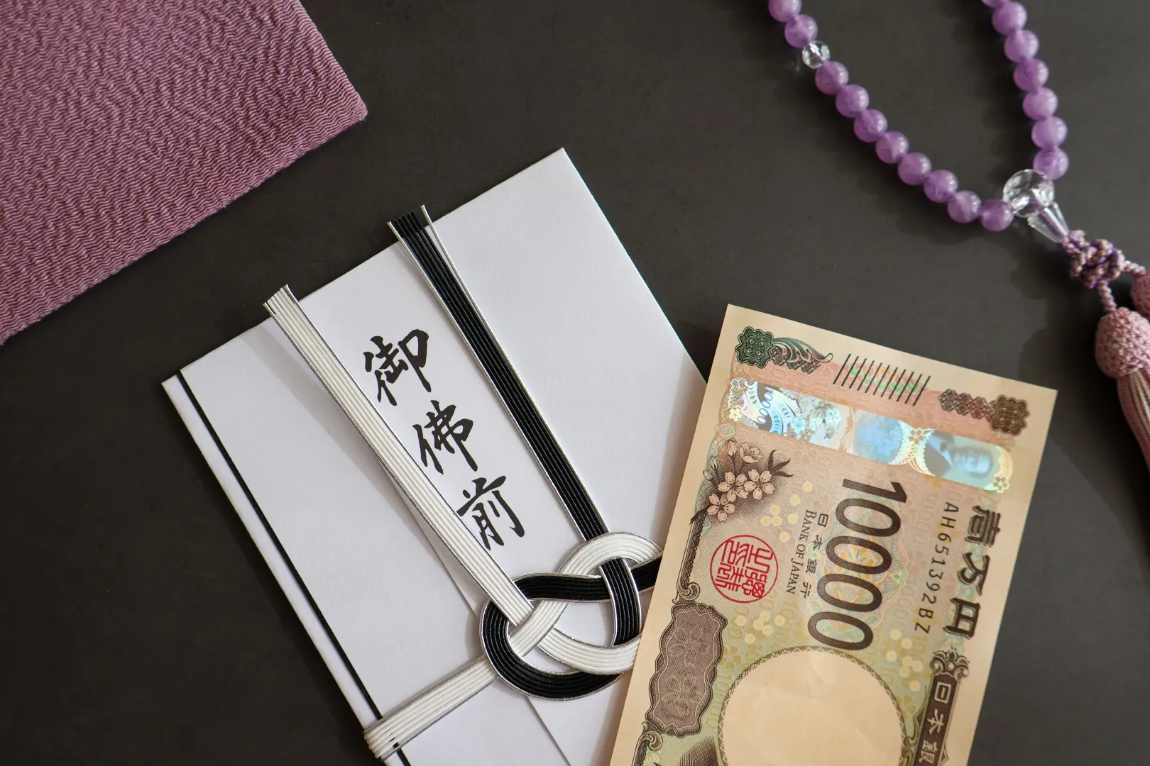 三回忌の香典金額の相場はいくら？関係性や会食の有無による