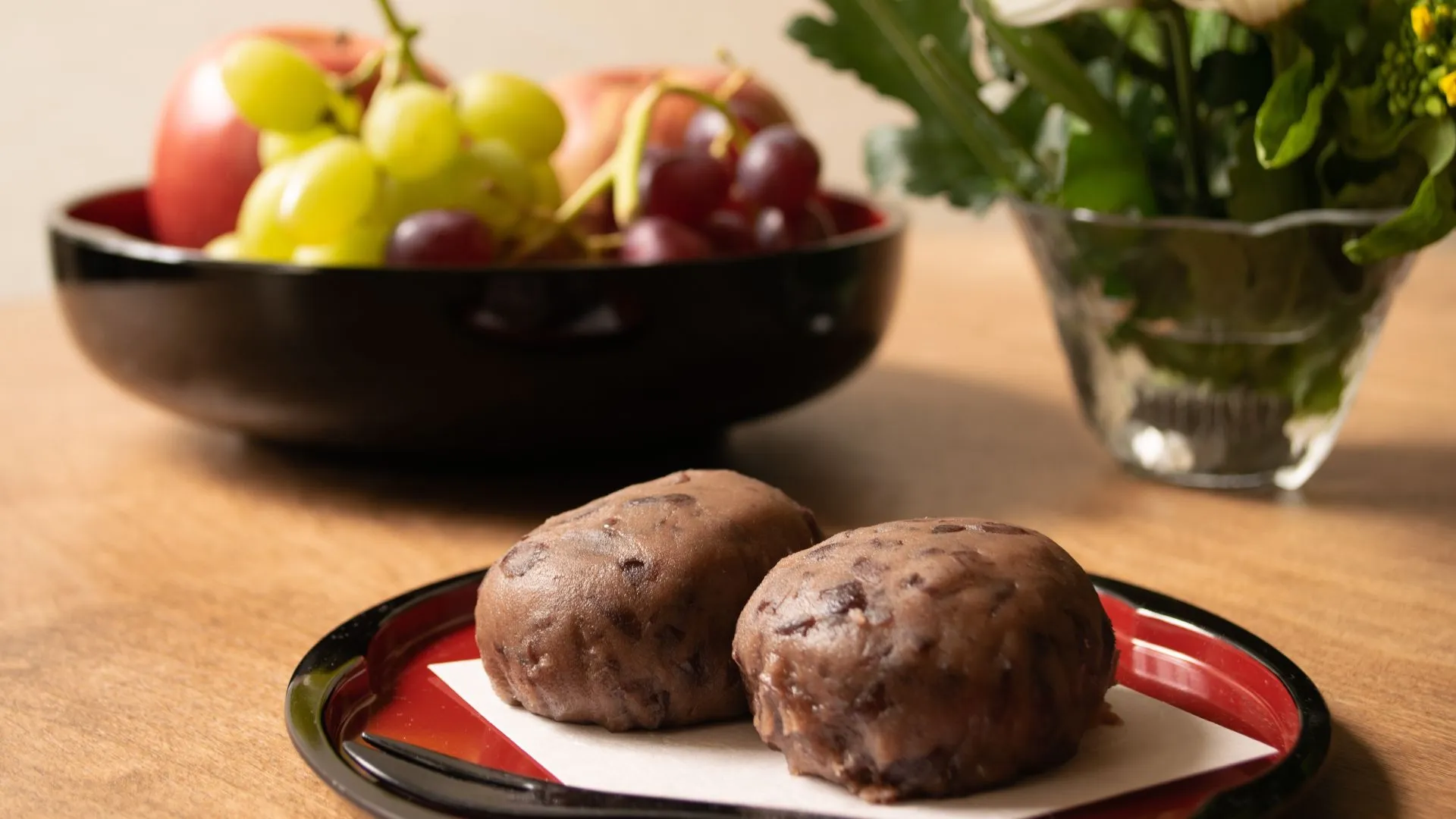 自宅の仏壇のお供えの選び方｜お彼岸のお供えの定番はぼた餅やおはぎ