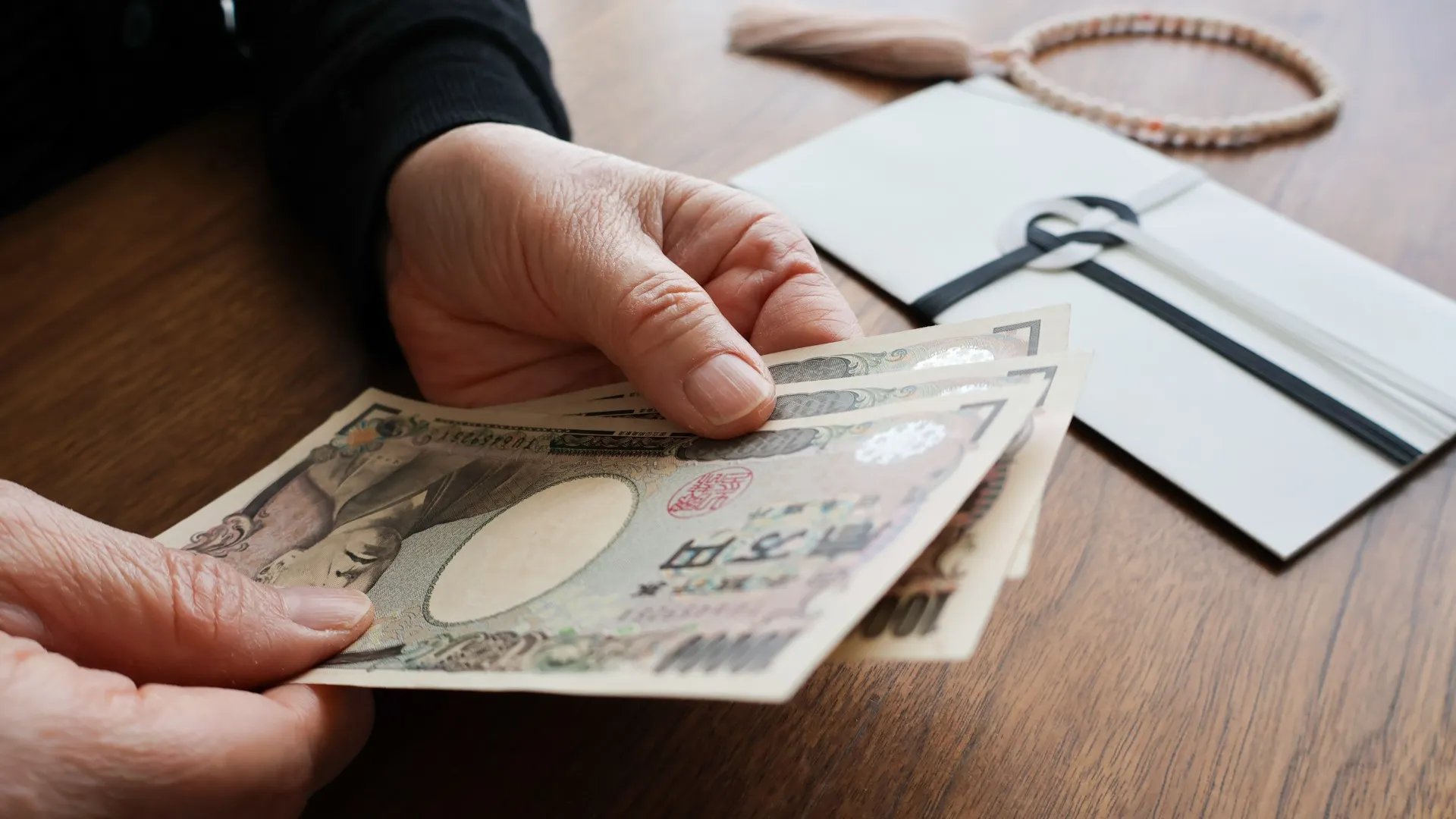 満中陰志の金額相場はいくら？頂いた香典の半返し～3分の1